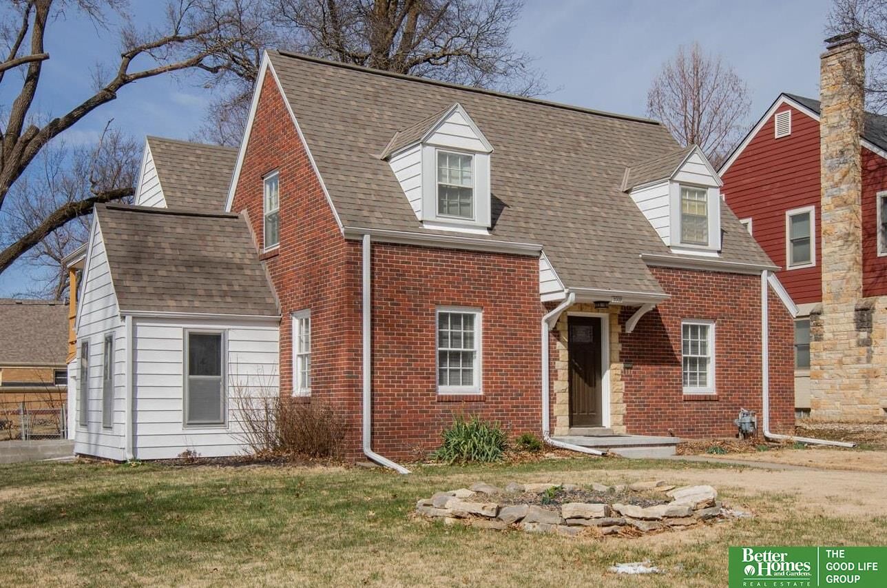 Property Photo:  2002 N 55 Street  NE 68104 