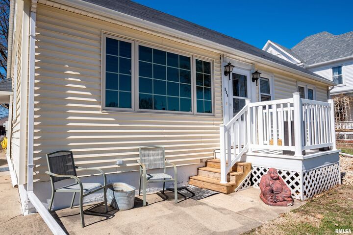 Property Photo:  304 N Magnolia Street  IL 61529 