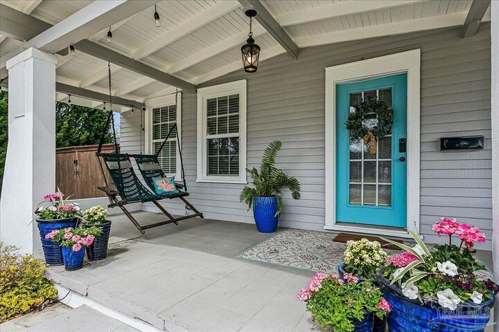 Property Photo: 1618 E Lee St FL 32503