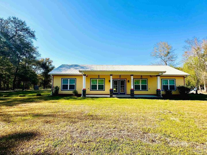 Property Photo:  5434 Lilac Ave  FL 32570 