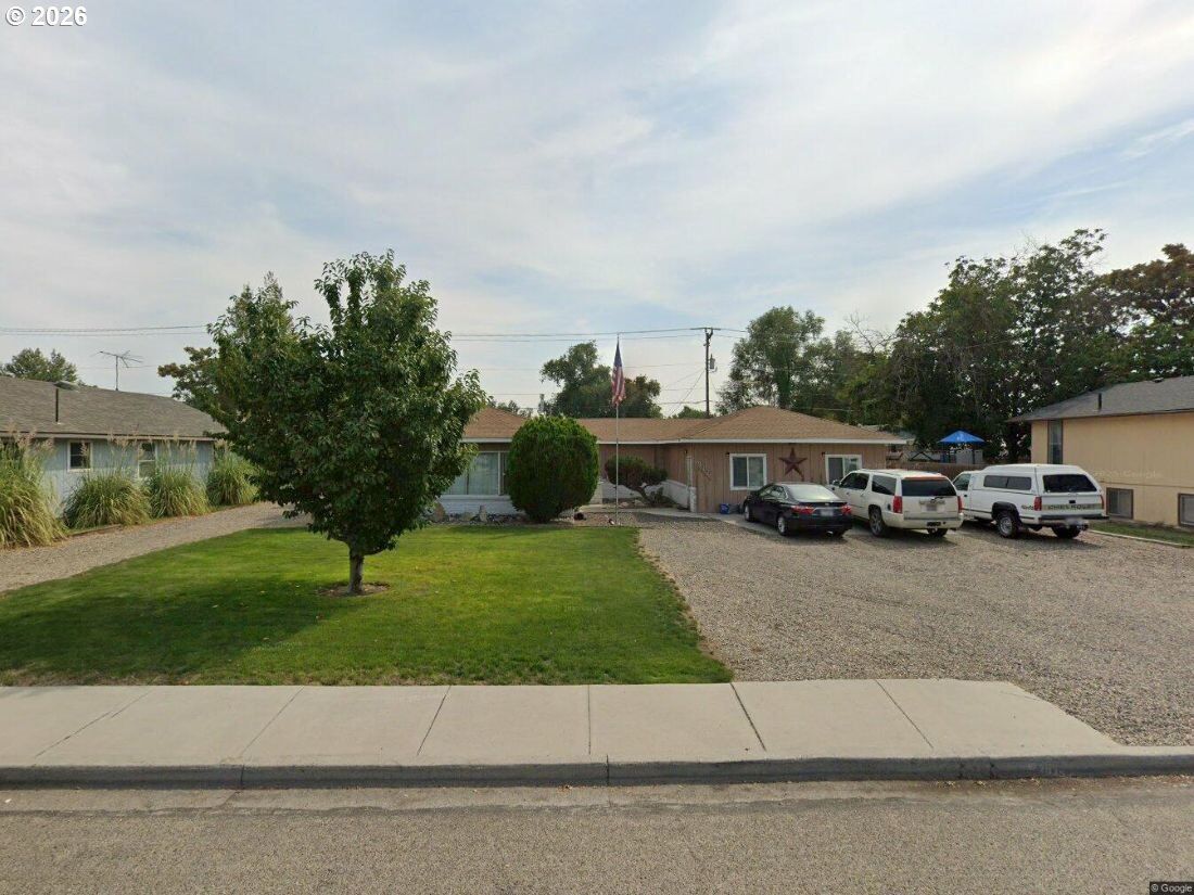 Property Photo:  312 NW 9th St  OR 97914 