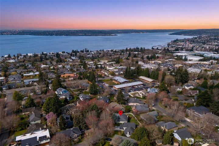 Property Photo:  6304  110th Avenue NE  WA 98033 