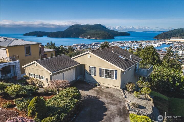 Property Photo:  2104  Highland Drive  WA 98221 