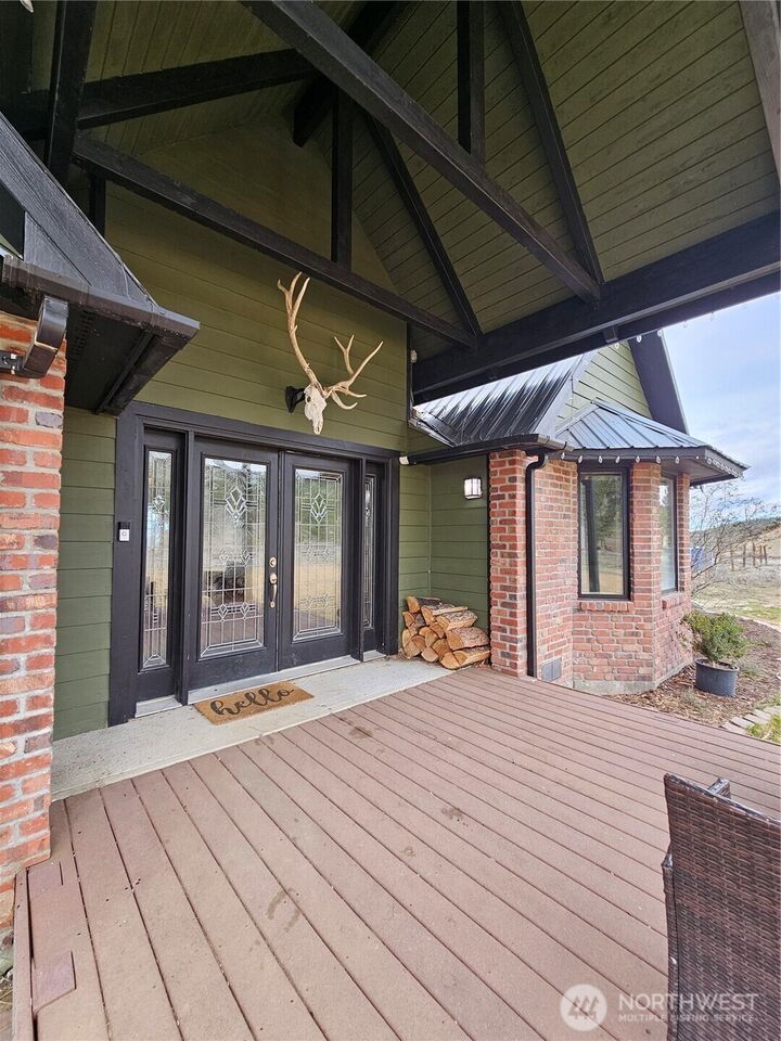 Property Photo: 711 Havillah Road WA 98855