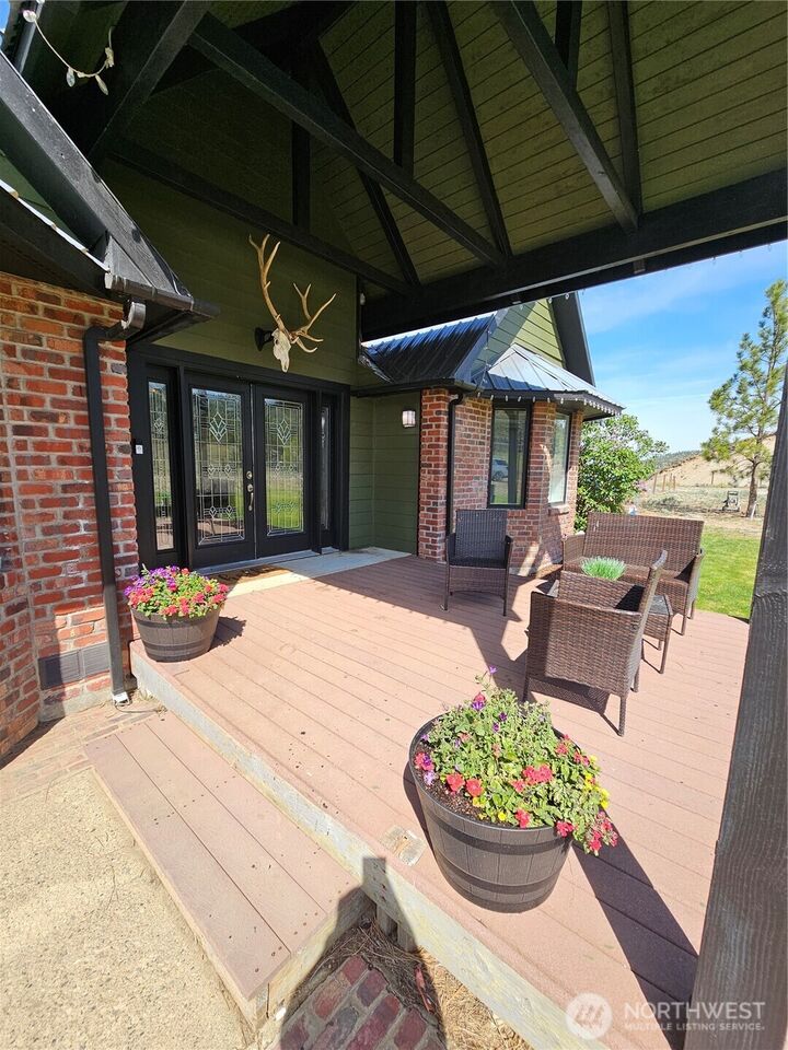 Property Photo: 711 Havillah Road WA 98855