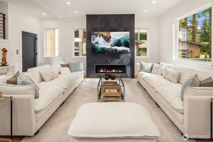 Property Photo: 12226 NE 70th Street WA 98033