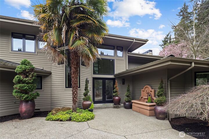 Property Photo:  10535 NE 53rd Street  WA 98033 