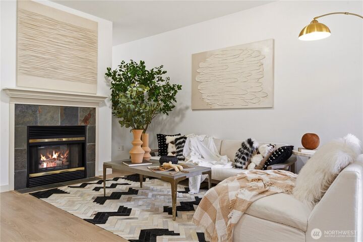Property Photo:  15648 NE 93rd Wy B1702  WA 98052 
