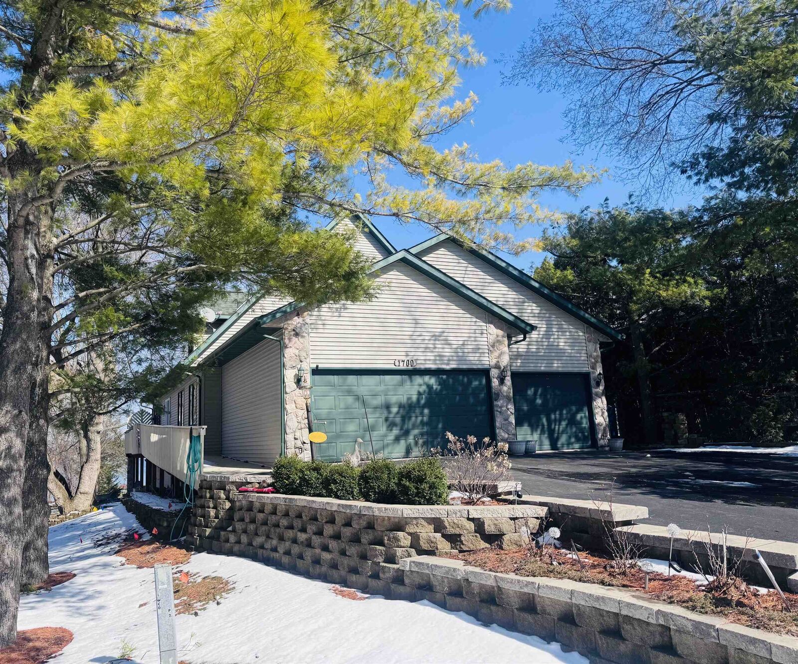 Property Photo:  1700 Candlewick Dr.  IL 61065 