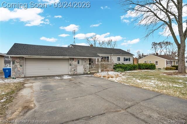 Property Photo:  2556 N Williams Lake Rd. Road  MI 48327 