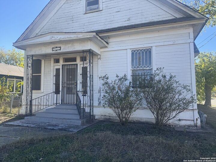 Property Photo:  2424 Buena Vista  TX 78207 