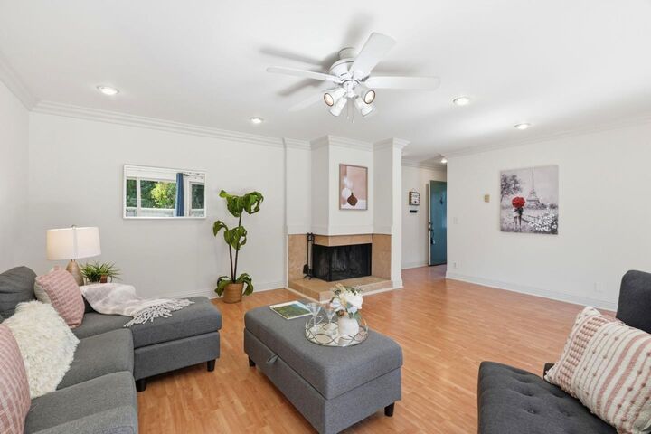 Property Photo:  500 West Middlefield Road 20  CA 94043 