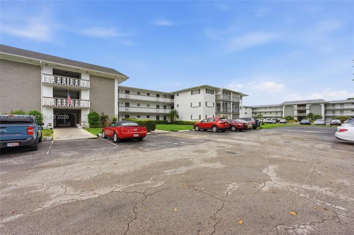 Property Photo:  1201 Hillcrest Ct 209  FL 33021 