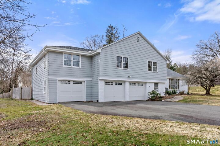 Property Photo:  9 Juniper Lane  CT 06117 