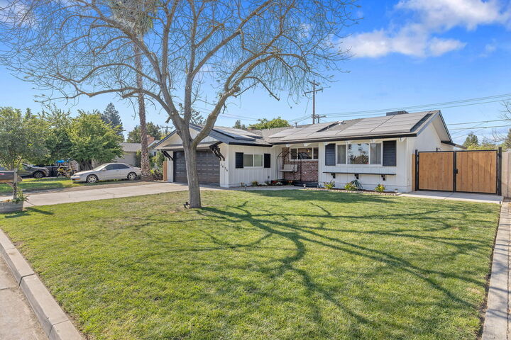 Property Photo:  2626 W Princeton Avenue  CA 93277 