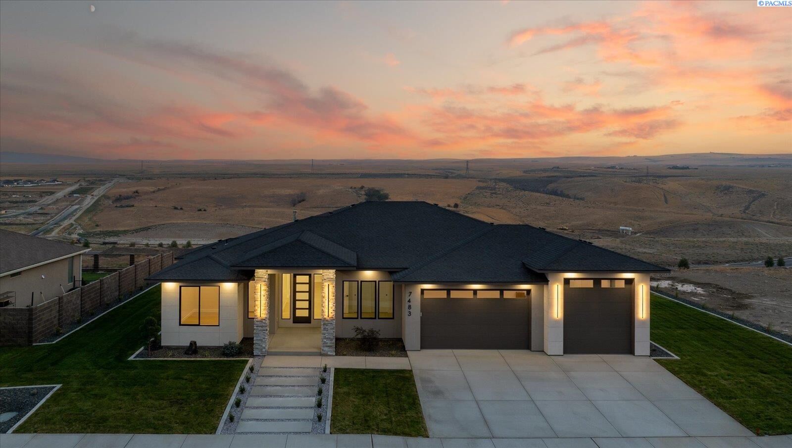 Property Photo:  7505 W 23rd Ave  WA 99337 