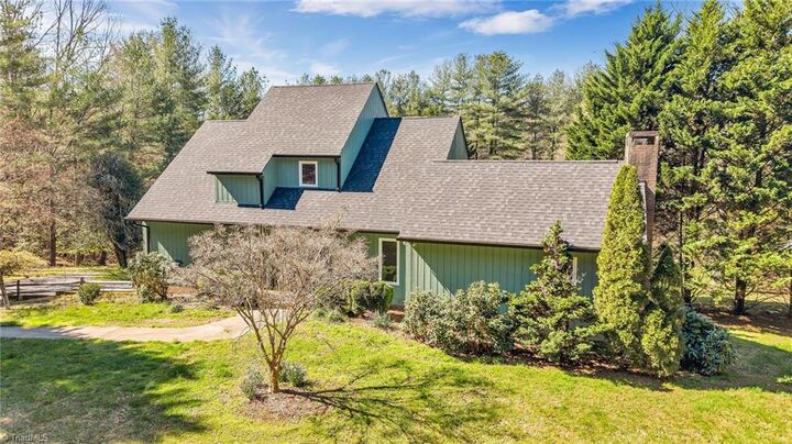 Property Photo:  257 Smitheys Country Lane  NC 28651 