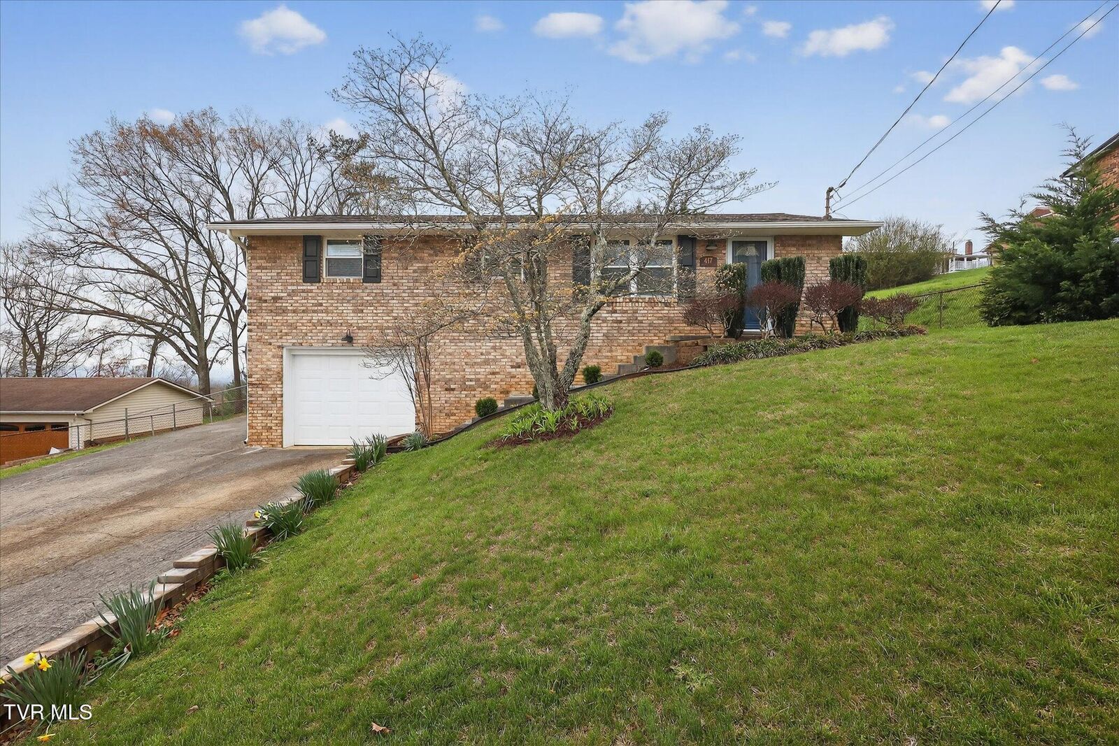 Property Photo: 417 Kingsley Avenue TN 37660