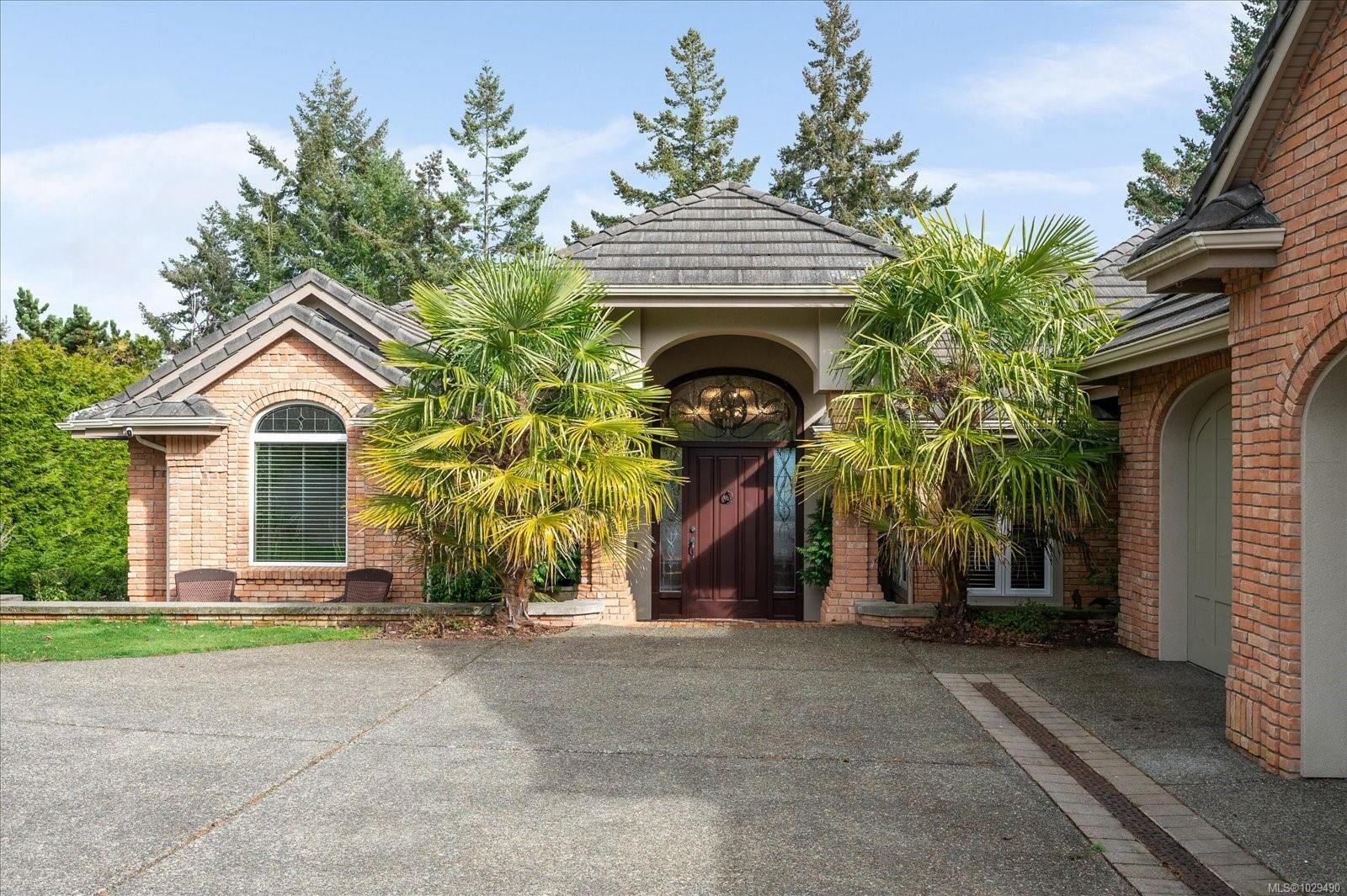 Property Photo: 2450 Ainsley Pl BC V9P 9G9