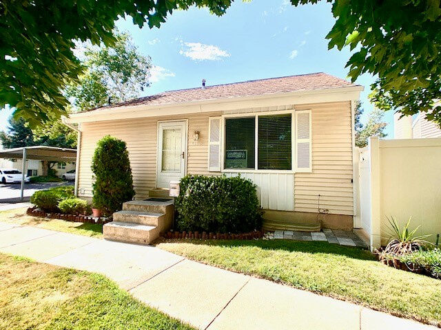 Property Photo: 4128 S Middlepark Ln UT 84119