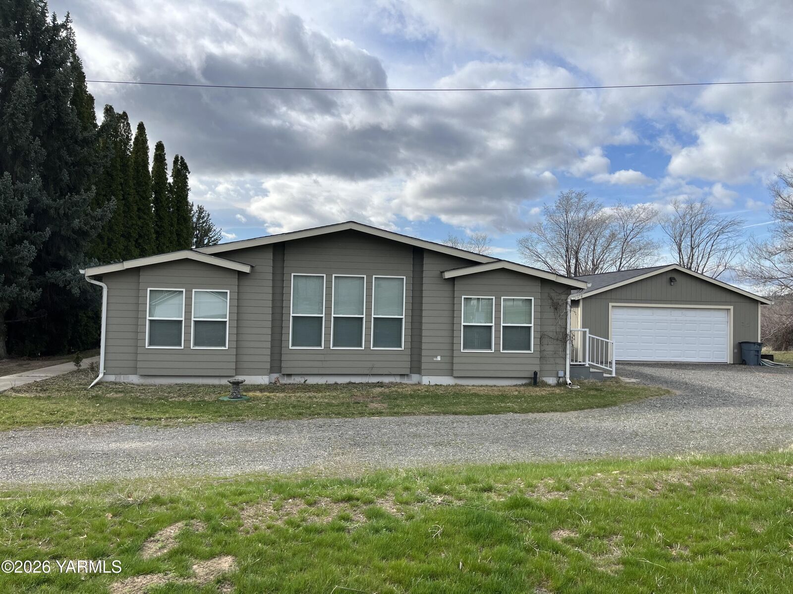 Property Photo:  332 Parish Rd  WA 98942 