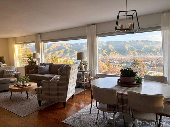 Property Photo: 1744 Valleyview Drive WA 99403