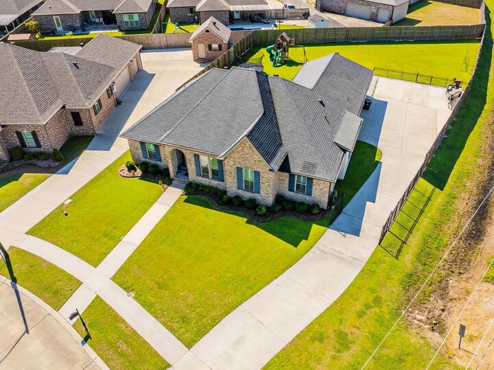 Property Photo:  677 Lancaster Dr  LA 70360 