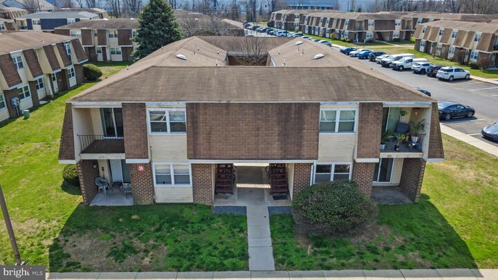 Property Photo:  24 Florence Tollgate Place -1 24-1  NJ 08518 