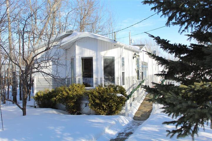 Property Photo:  20 Sunset Drive  MB R5H 1H5 