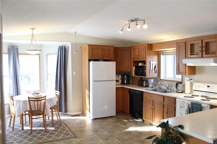 Property Photo:  20 Sunset Drive  MB R5H 1H5 