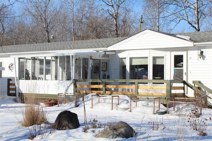 Property Photo:  9 Sunset Drive  MB R5H 1H6 