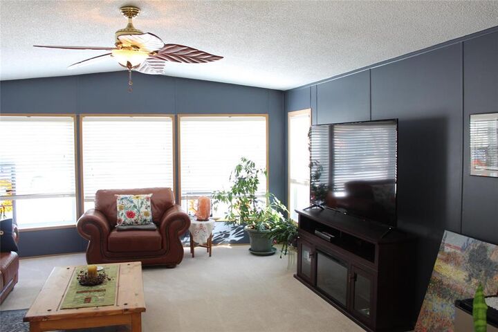 Property Photo: 9 Sunset Drive MB R5H 1H6