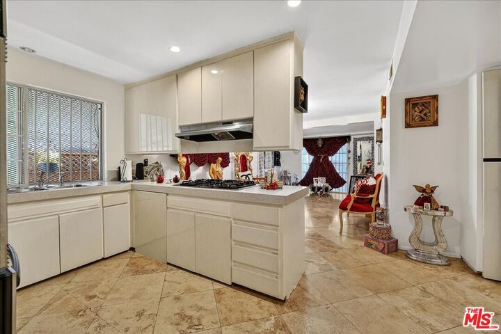 Property Photo: 3430 McLaughlin Ave CA 90066