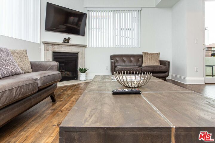 Property Photo: 907 S Shenandoah St CA 90035