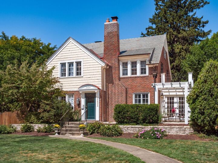 Property Photo:  2424 Sherwood Road  OH 43209 