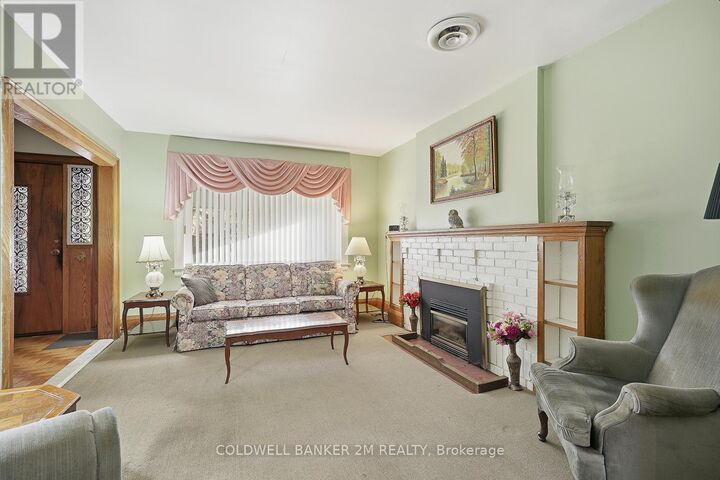 Property Photo: 296 Briar Hill Avenue ON M4R 1J2