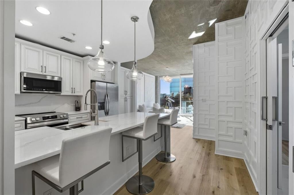 Property Photo:  400 W Peachtree Street NW 705  GA 30308 