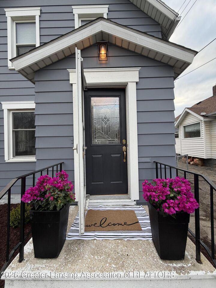 Property Photo:  605 N Clemens Avenue  MI 48912 