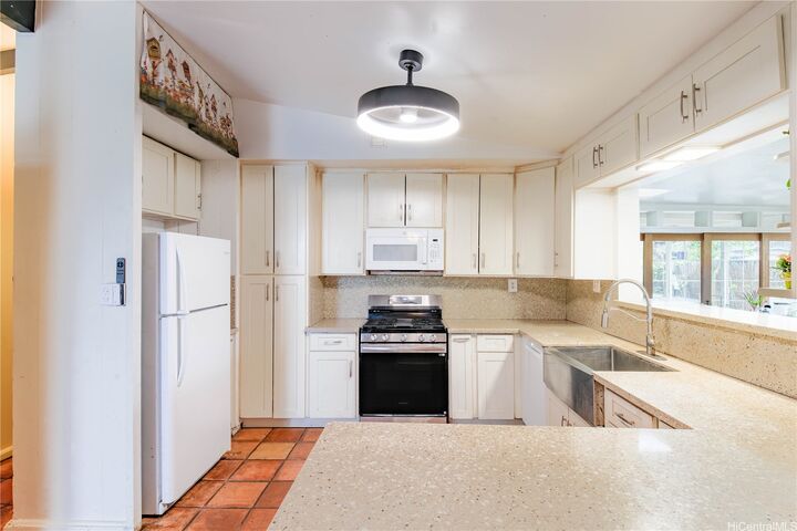 Property Photo:  951 Holoholo Street  HI 96734 