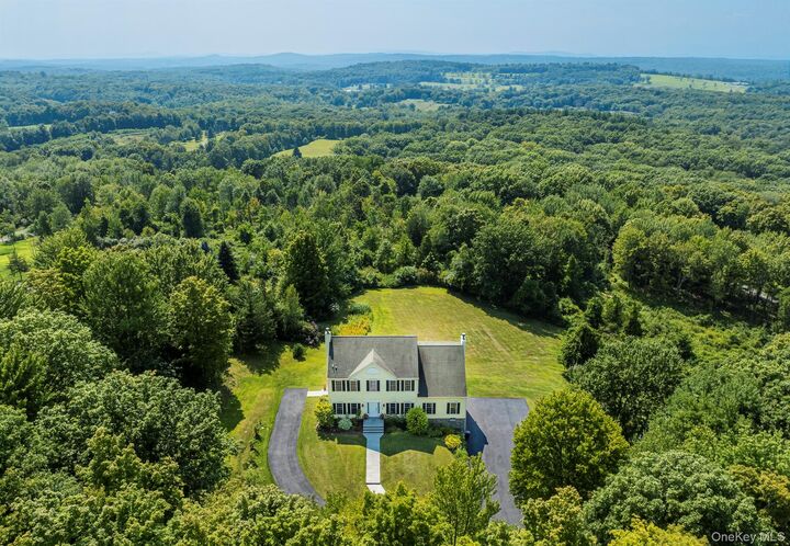 Property Photo:  74 Willow Brook Ridge  NY 12514 