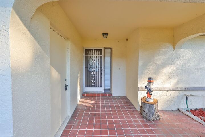 Property Photo:  2321 Lancaster Drive  FL 33573 