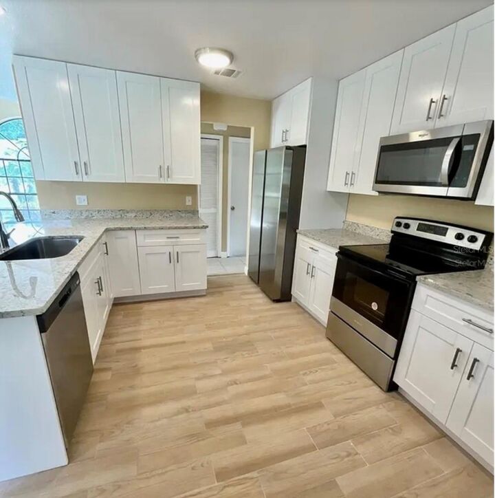 Property Photo:  708 Del Rio Way  FL 34758 