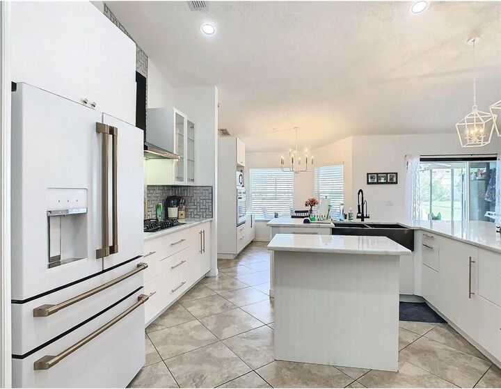 Property Photo:  104 Sanderling Drive  FL 33881 