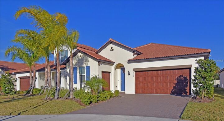 Property Photo:  17304 Banded Gold Lane  FL 33598 
