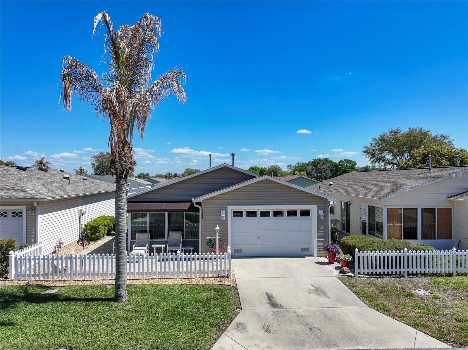 Property Photo: 17403 SE 77th Sycamore Avenue FL 32162