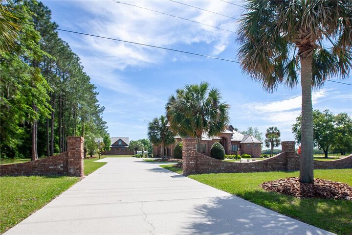 Property Photo:  5110 SW County Road 240  FL 32024 