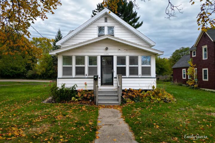 Property Photo:  1151 W Dale Avenue  MI 49441 