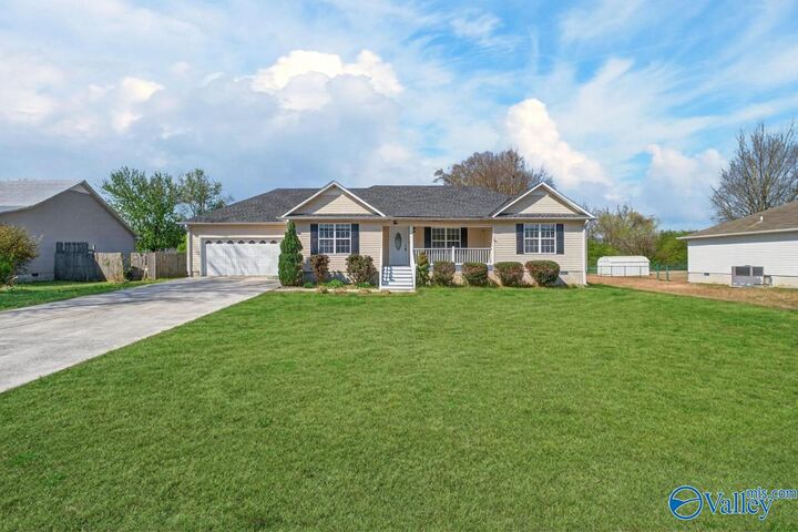 Property Photo: 140 Land Circle AL 35950