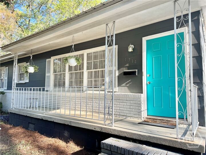 Property Photo: 1714 E 60th Street GA 31404