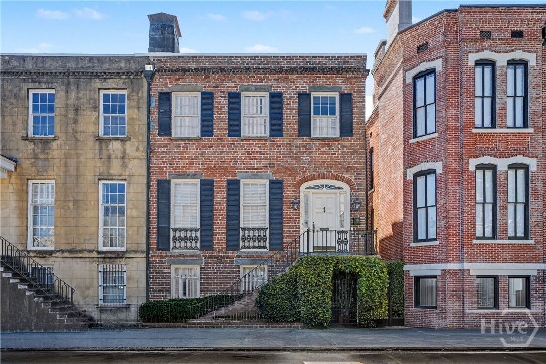 Property Photo:  221 E Charlton Street  GA 31401 